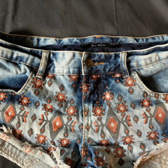 Billabong Laneway embroidered cutoff shorts - Picture 4 of 6